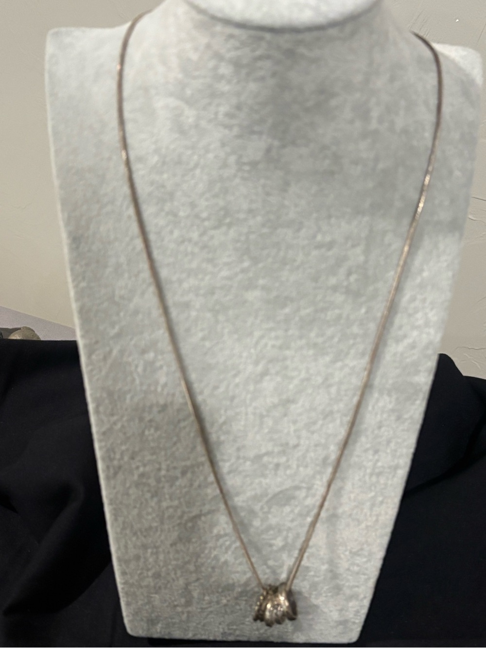 Delicate sterling Silver Pendant Necklace with 5 sterling rings